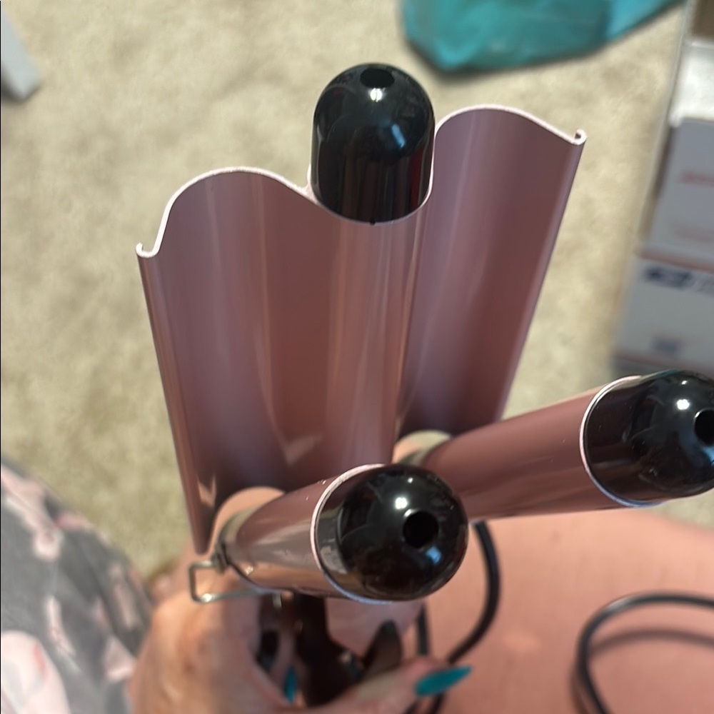 Pink and Black Hair Styling Tool - Picture 4 of 5
